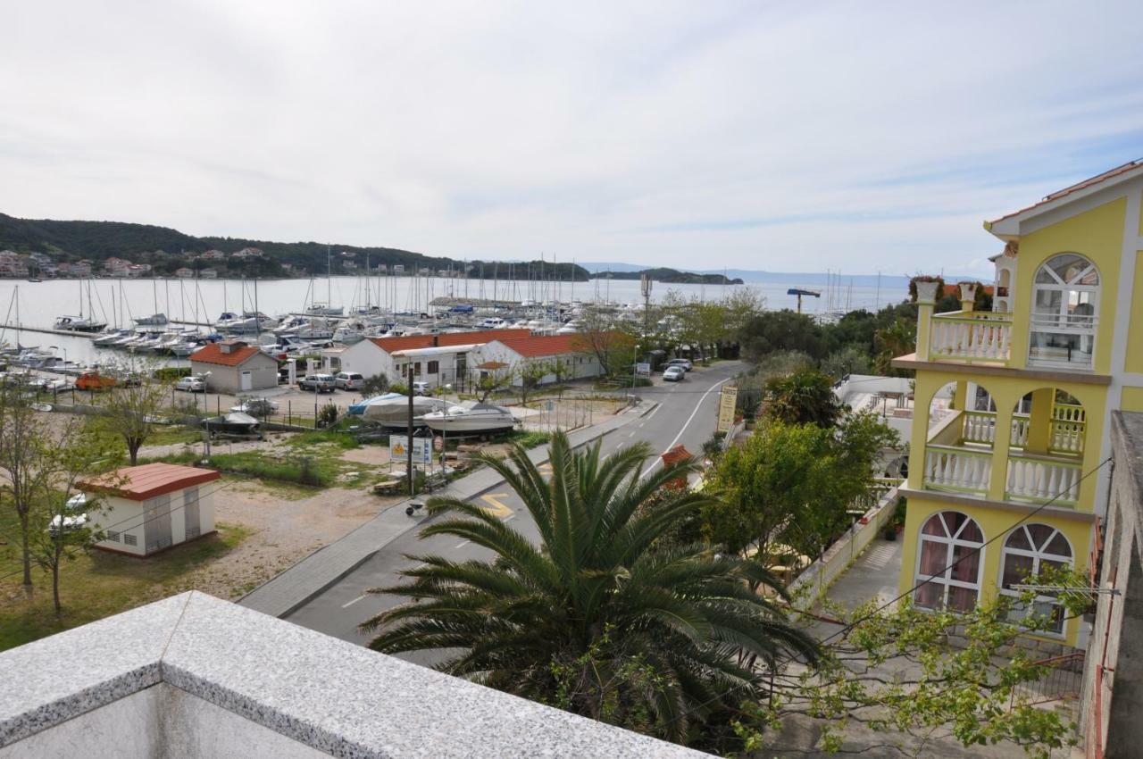 Pljesa Apartments Supetarska Draga Eksteriør billede
